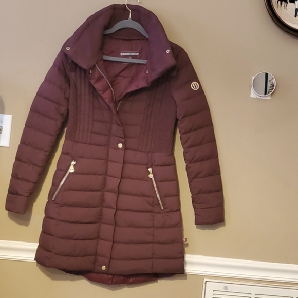 Bernardo Down & PrimaLoft® Walker Jacket In Garnet Size XS NWOT'S - Picture 2 of 15